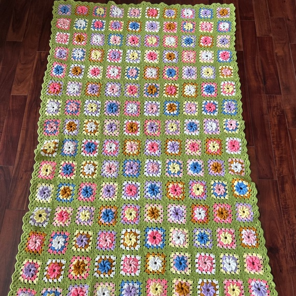 Beautiful Vintage Retro - handmade crochet flower blanket.43” by 68”.